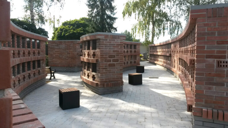 8.245 Holysov hrbitov