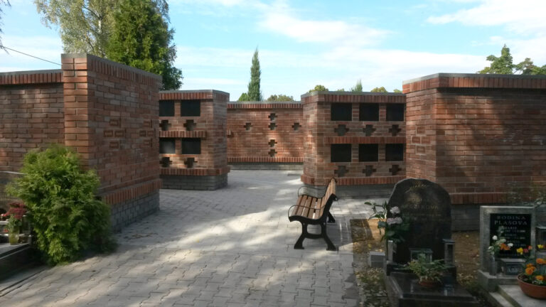 8.245 Holysov hrbitov